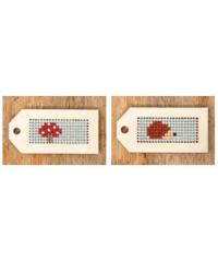 RICO Design Lesena predloga za vezen obesek: ježek in gobica | 2 kos | 7x3,5cm 79563.52.00